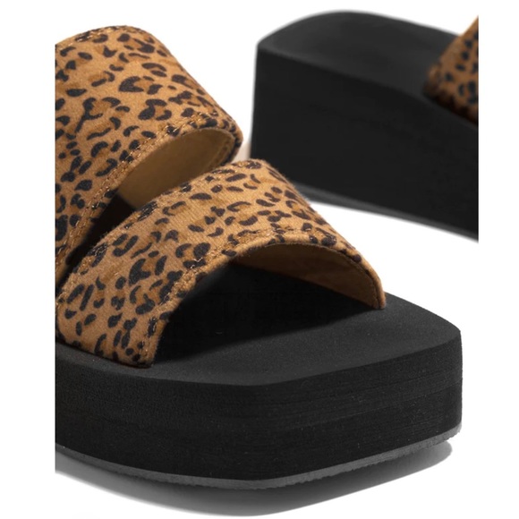 Leopard Print Dual Strap Platform Slip On Sandal - Picture 3 of 9